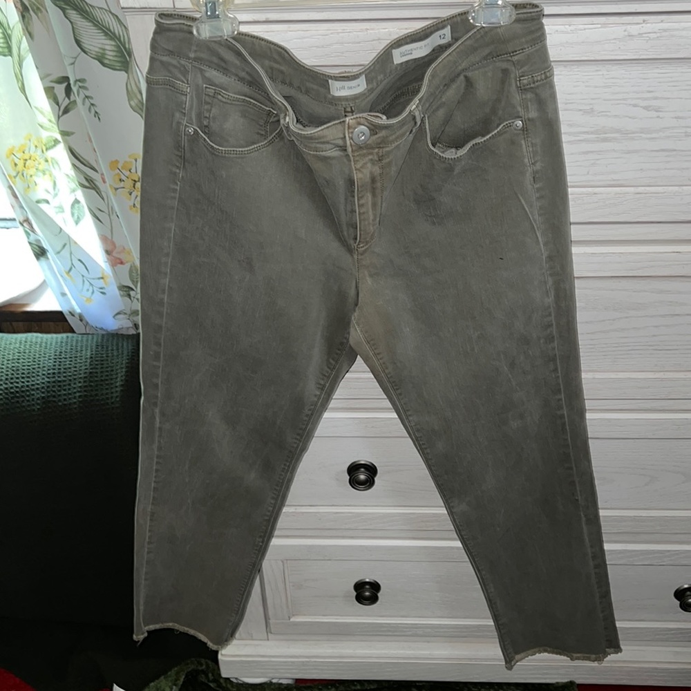 JJill denim authentic fit cropped jeans, sz 12, olive, frayed hem
